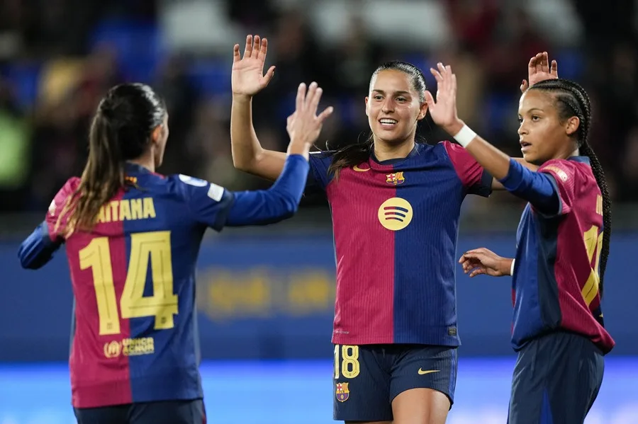 El Barça femenino domina al Wolfsburgo y encamina su pase a semifinales