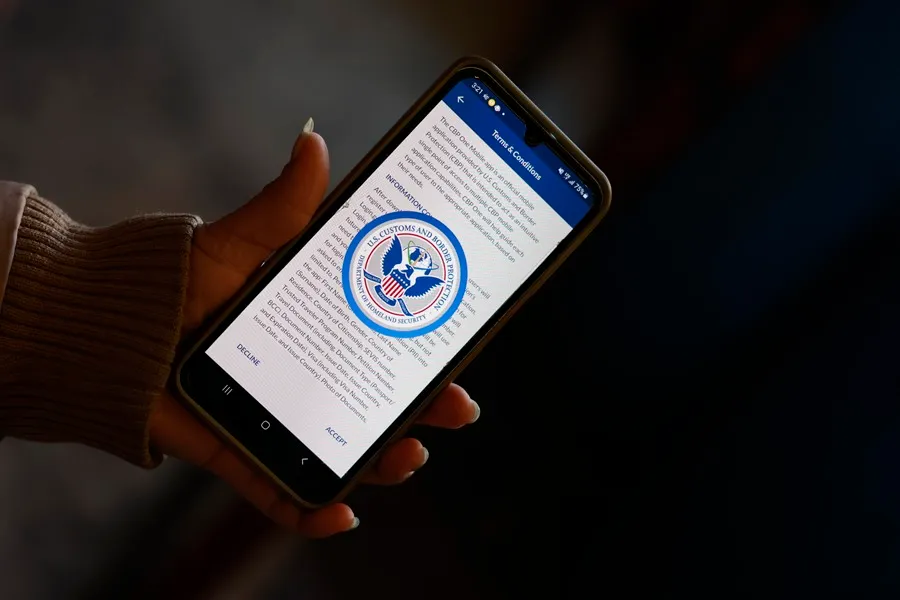 Conoce tus derechos como turista al visitar EE.UU. y pasar por Migración (CBP)