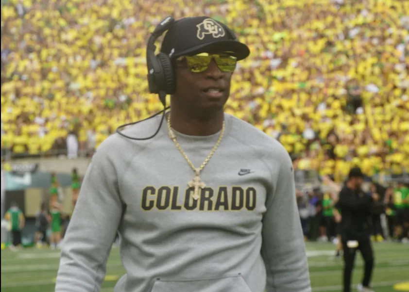 Deion Sanders renovó por 5 años más con Colorado Buffaloes