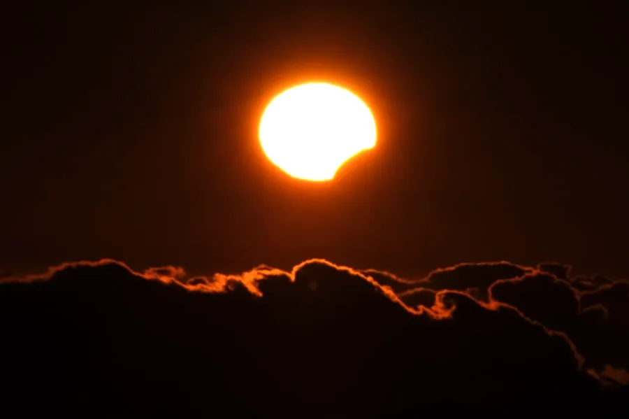Dónde y cómo ver el eclipse solar parcial desde EE.UU.