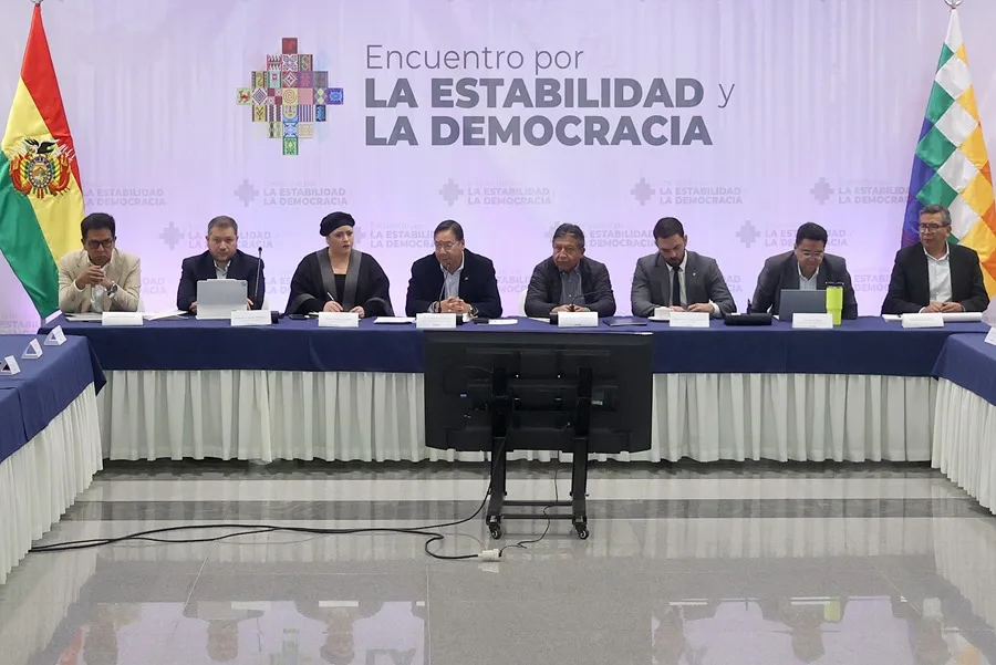 Encuentro político define que Arce termine su mandato y que se hagan elecciones en Bolivia