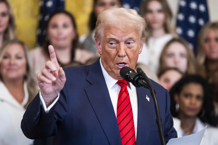 Frenan orden de Trump que excluye a personas trans de servir en el Ejército