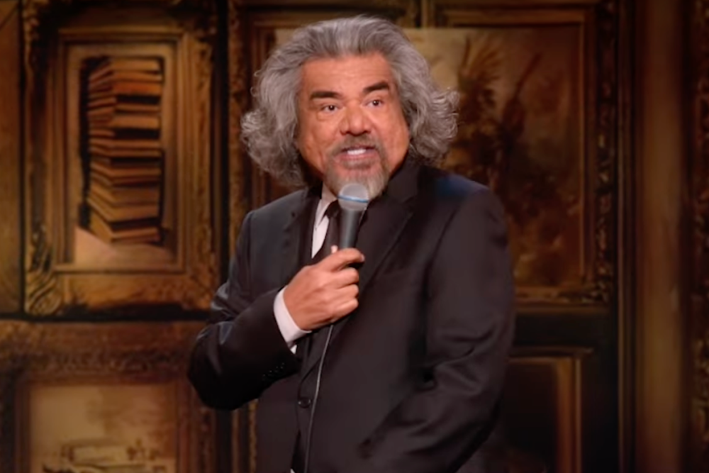 George López un comediante y actor latino que ha roto barreras en Hollywood