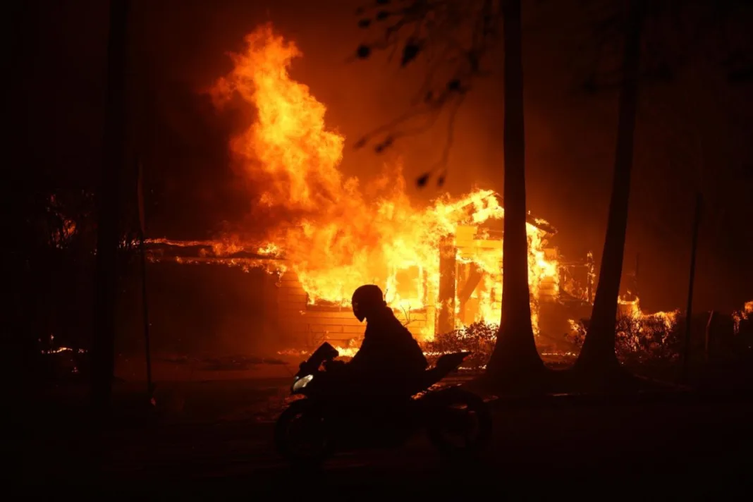 Incendios forestales provocan evacuaciones en las Carolinas Qué condados se ven afectados