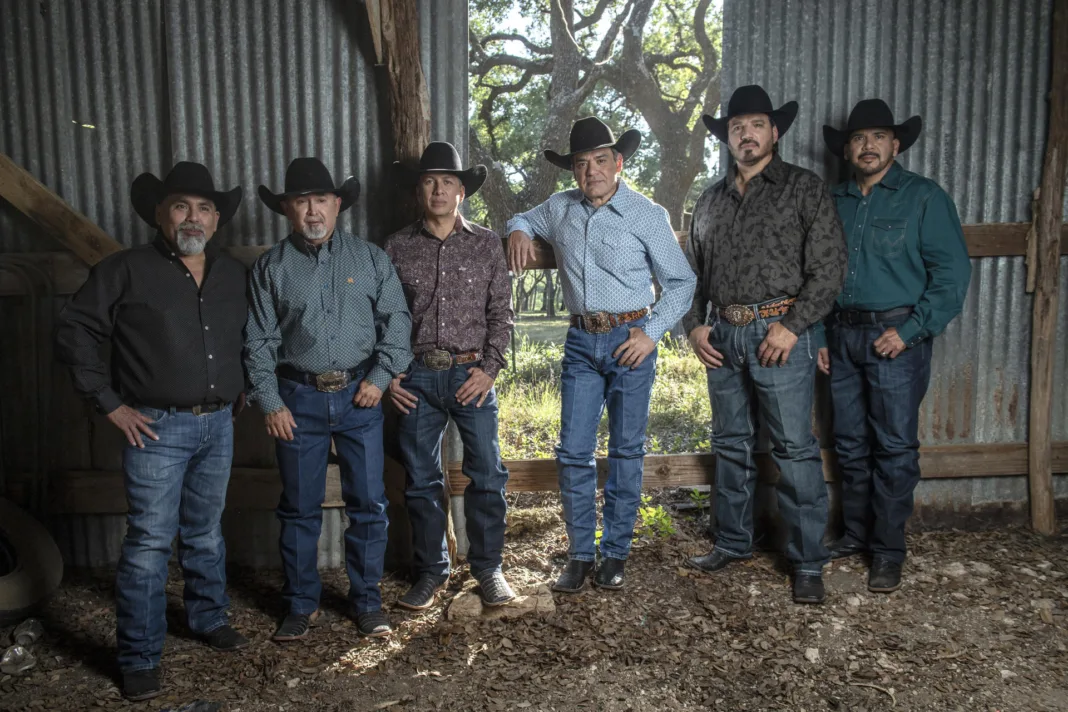 Intocable: tres décadas de legado musical entre EE.UU. y México