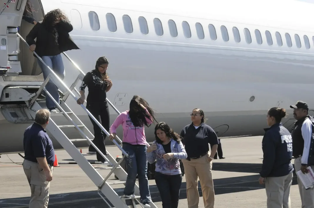 Juez se niega a desbloquear las deportaciones a El Salvador Qué razón tuvo