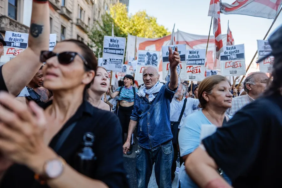 Marcha de jubilados en Argentina Qué reclaman las personas al Gobierno de Milei