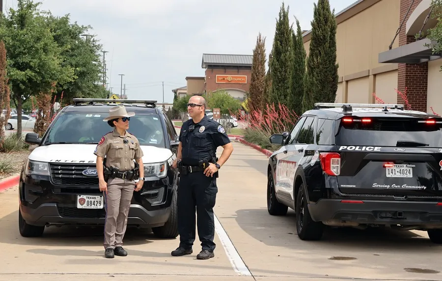 Niñera en Kansas descubre a hombre escondido debajo de cama