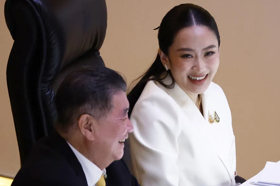 Primera ministra de Tailandia supera una moción de censura