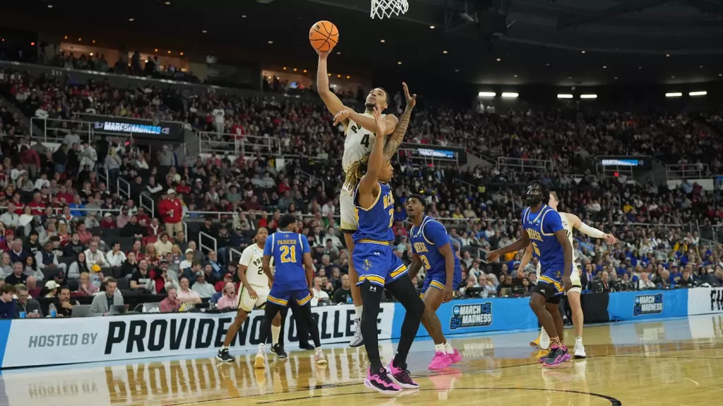 Purdue vence 76-62 a Mcneese State en torneo de la NCAA