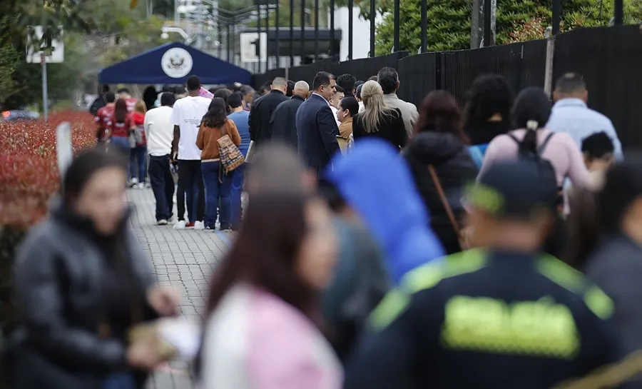 Qué apoyo brindan las embajadas y consulados en EE.UU. tras ser detenido y deportado