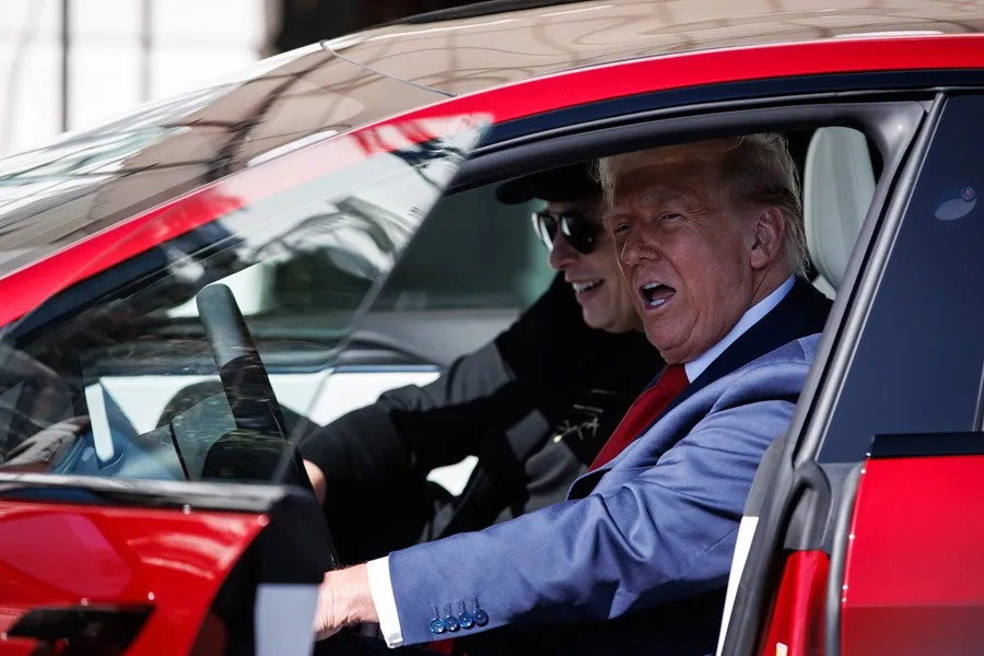 Trump y cárceles de Bukele: Castigo a Atacantes de Tesla