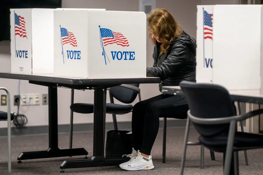 Trump firma decreto para exigir prueba de ciudadanía al votar en las elecciones