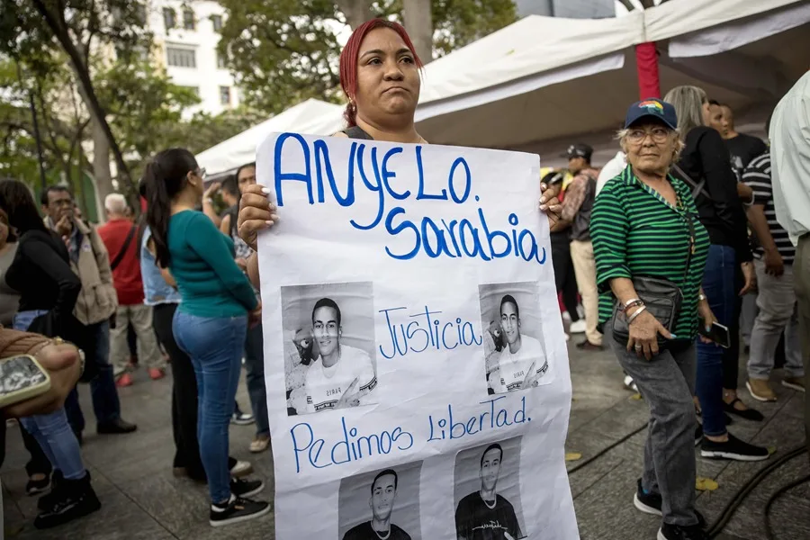 Venezolanos exigen la liberación de migrantes detenidos en El Salvador