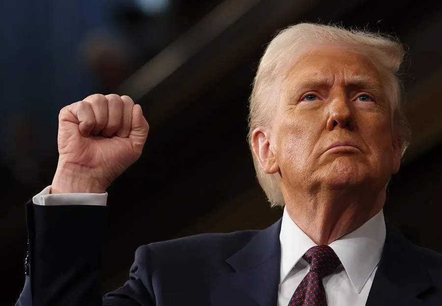 Asesor de Trump afirma que más de 50 países buscan acuerdos arancelarios