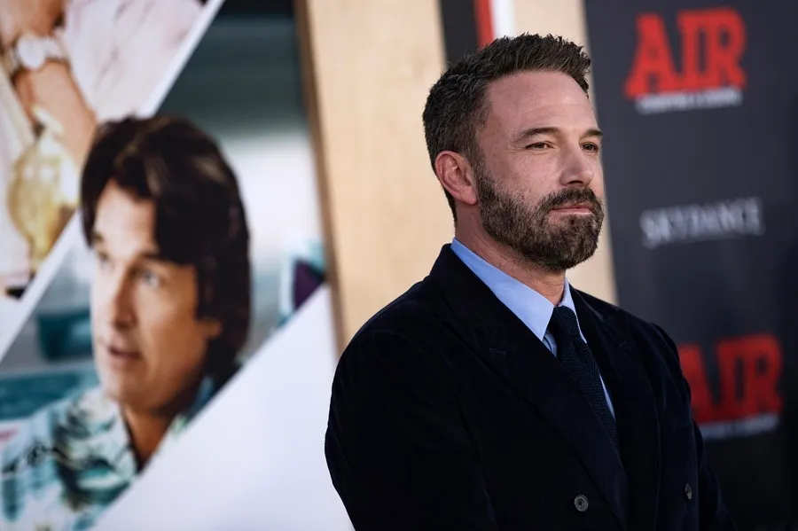 Ben Affleck aparece en alfombra roja junto a sus hijos y los de JLo