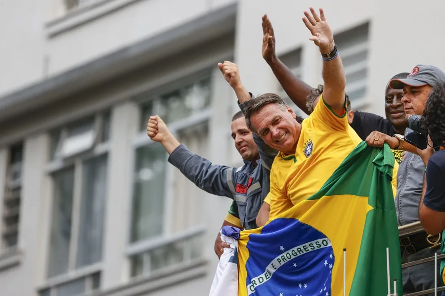 Bolsonaro encabeza protesta en apoyo a condenados por golpe de Estado