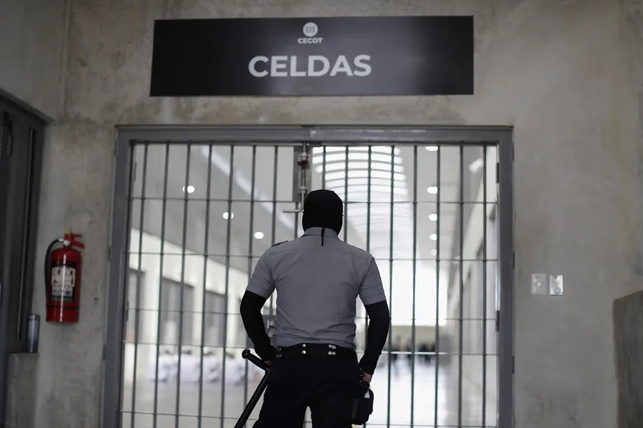 Adrián León Rengel: Familia de migrante venezolano descubren que está en una cárcel de El Salvador