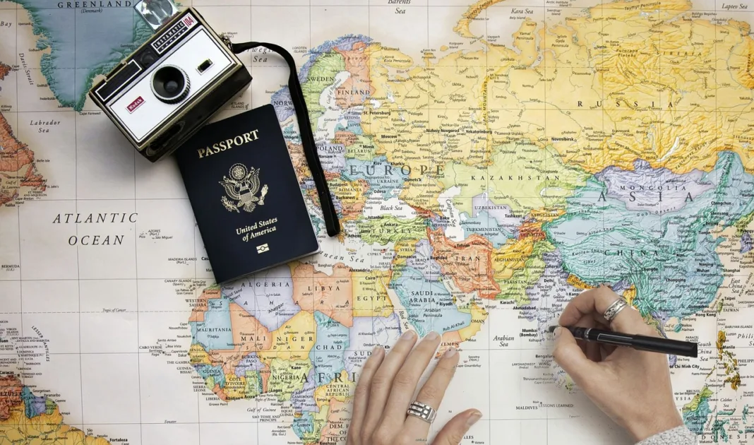 EE.UU. restringe visas por turismo de parto desde México