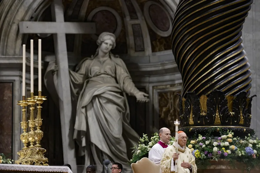 El Papa Francisco pide esperanza pese a los vientos de muerte