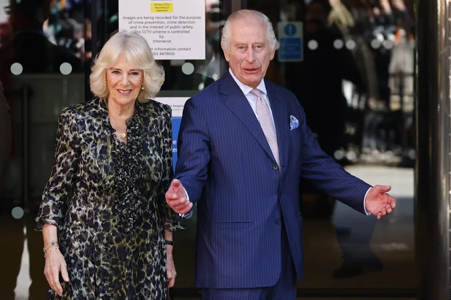 El rey Carlos celebra su aniversario de bodas Quiénes estuvieron