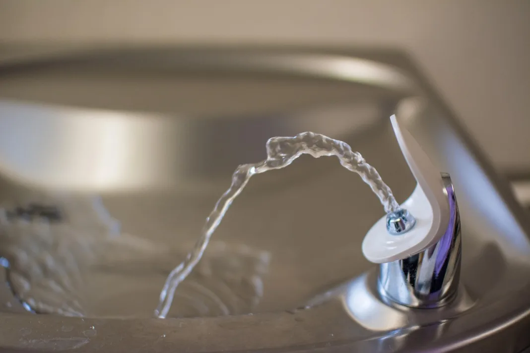 Florida prohíbe el fluoruro en su sistema de agua potable Un beneficio para la salud -