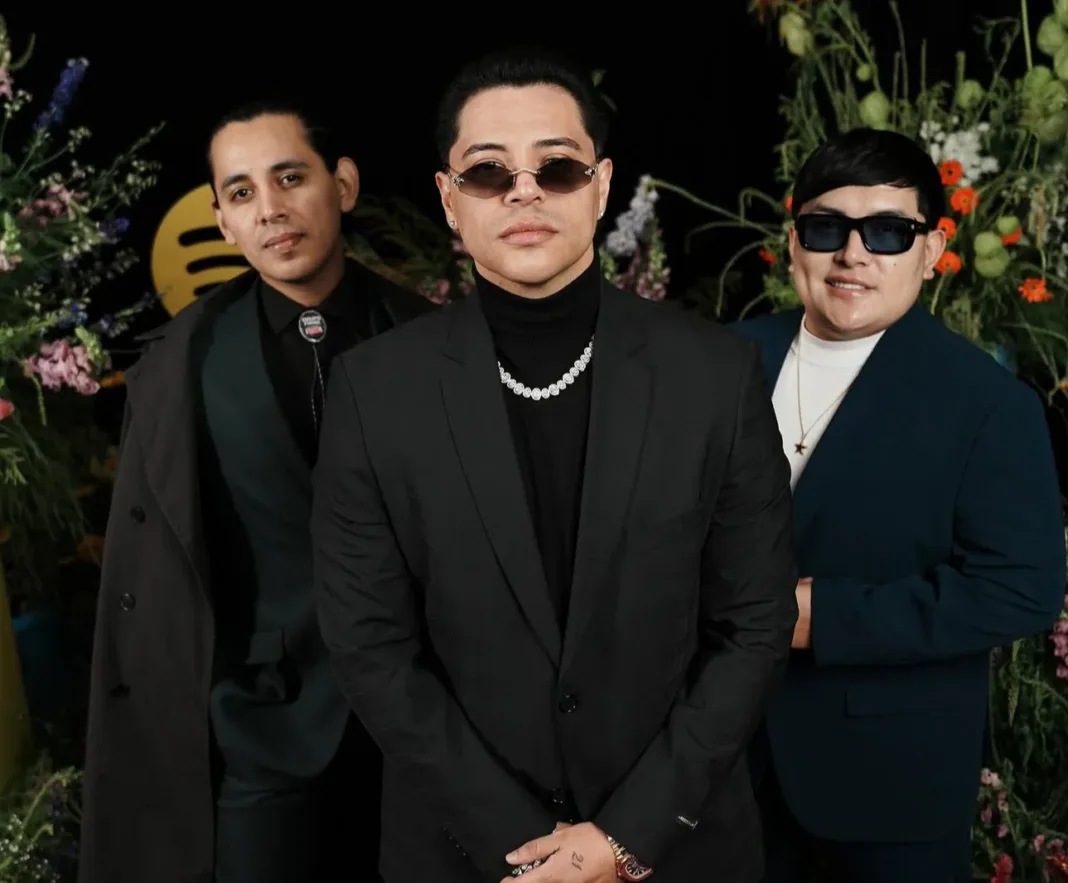 Grupo Firme deja los corridos por apoyo a Sheinbaum