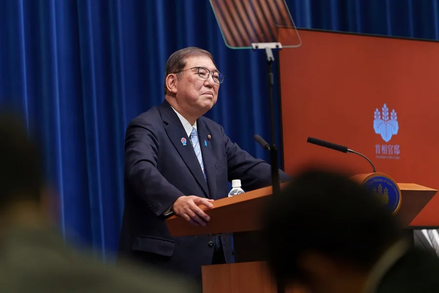 Ishiba insta a Trump a revisar aranceles a Japón​