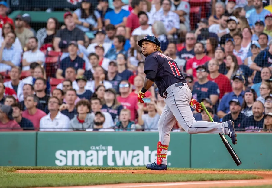El dominicano José Ramirez hace historia en los Guardians