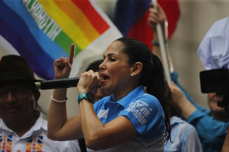 Luisa González desacredita atentados contra Noboa Cortina de humo o amenaza real