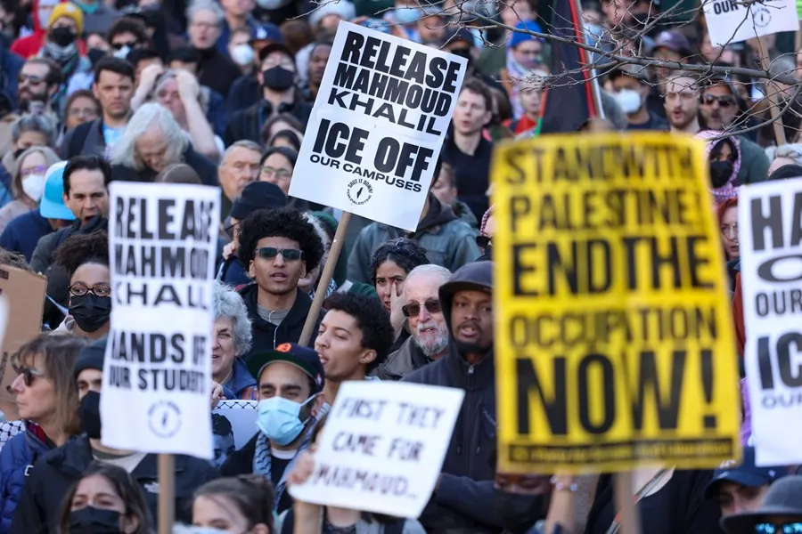 Denuncian que activista palestino Mahmoud Khalil no pudo ver nacer a su hijo por decisión de EE. UU