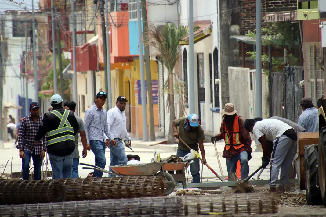 Migrantes en Tapachula buscan empleo en proyectos de Sheinbaum