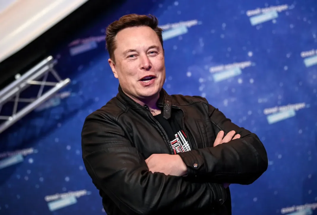 Musk critica los aranceles de Navarro en X