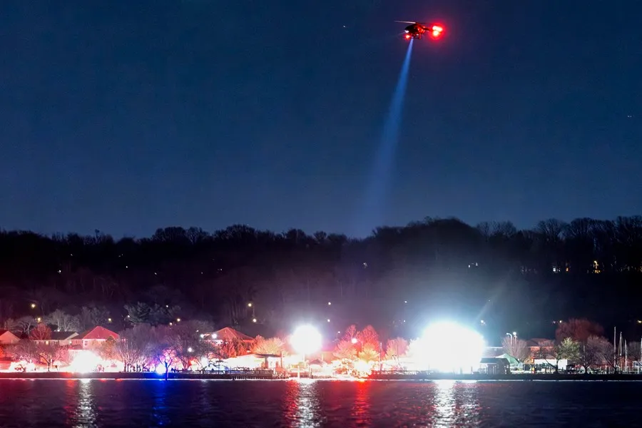Tres personas fallecen al estrellarse avión en Nebraska