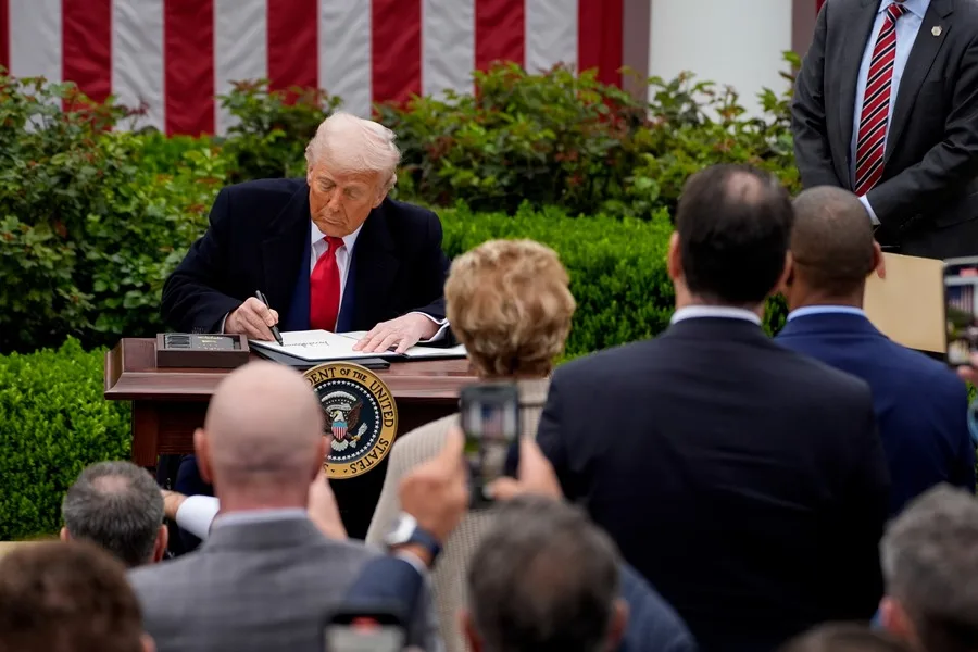 Trump impone aranceles del 10% para países de Latinoamérica