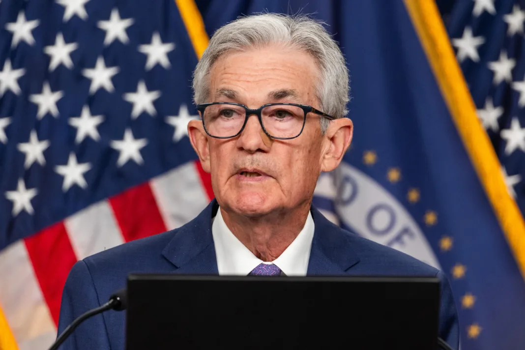 Trump exige la destitución de Powell por no reducir tasas de interés