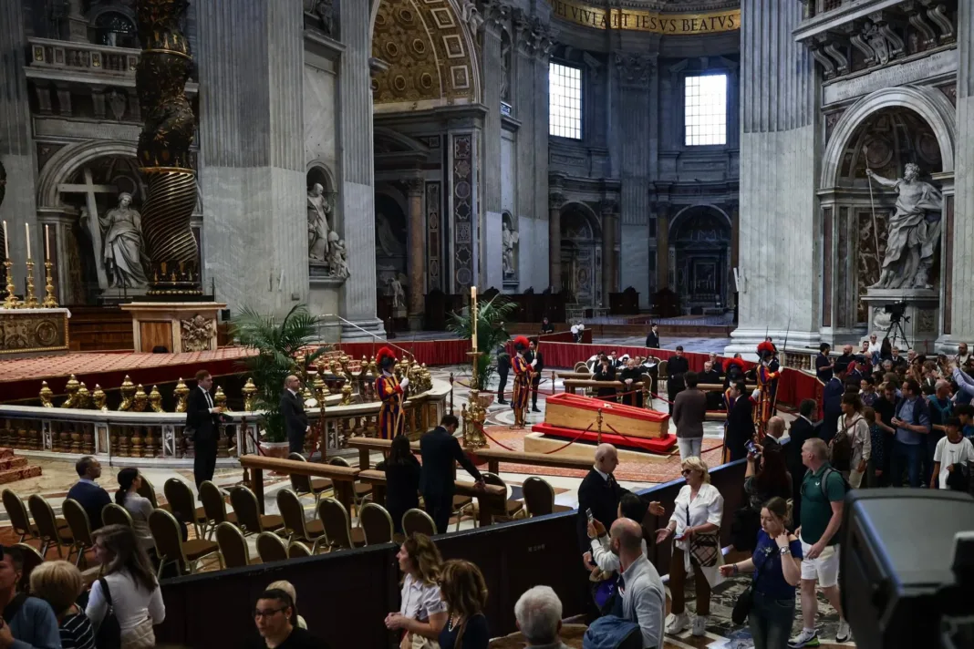 Cierra la capilla ardiente del Papa Francisco tras 3 días de homenajes