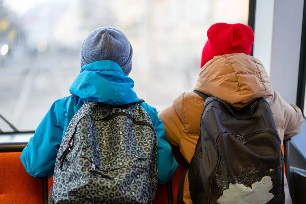 Escolares detenidos por ICE: Leyes de protección infantil