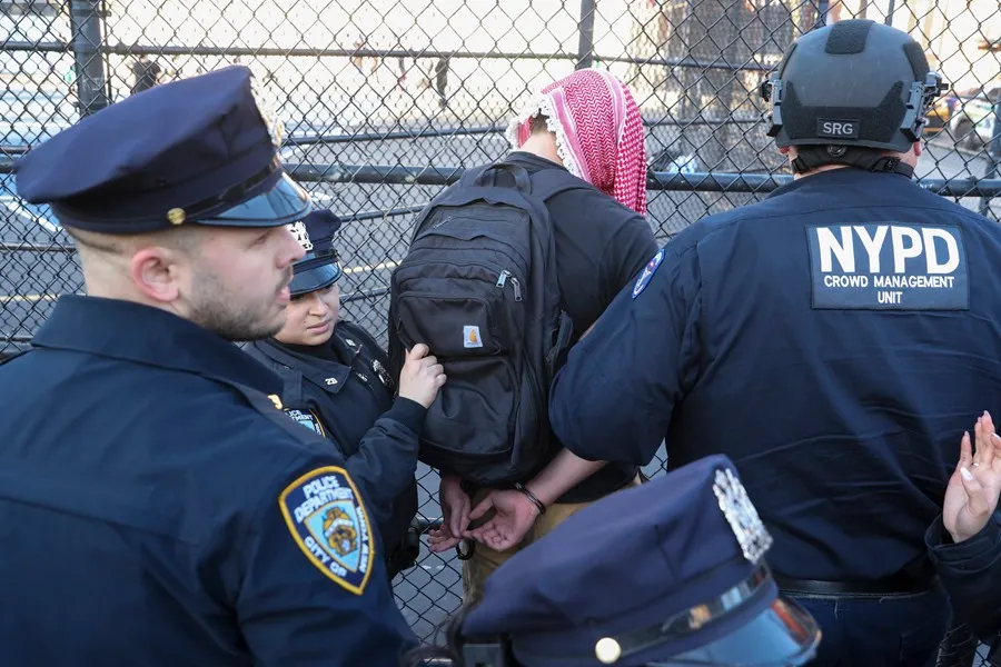 Migrantes y deportación: ¿qué recursos legales tienes para defenderte?