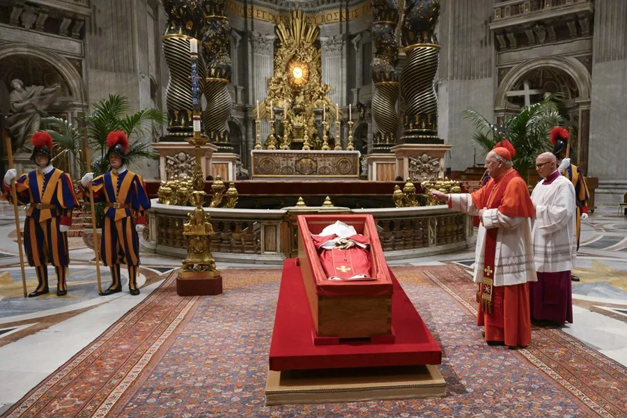 Más de 250.000 personas rinden homenaje al papa Francisco en su funeral