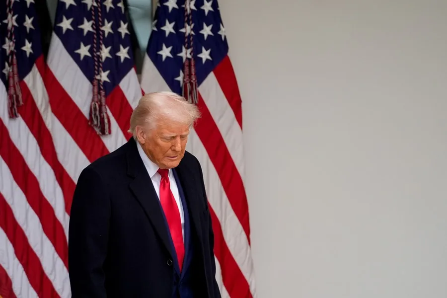 Trump extiende la suspensión de aranceles a Canadá y México