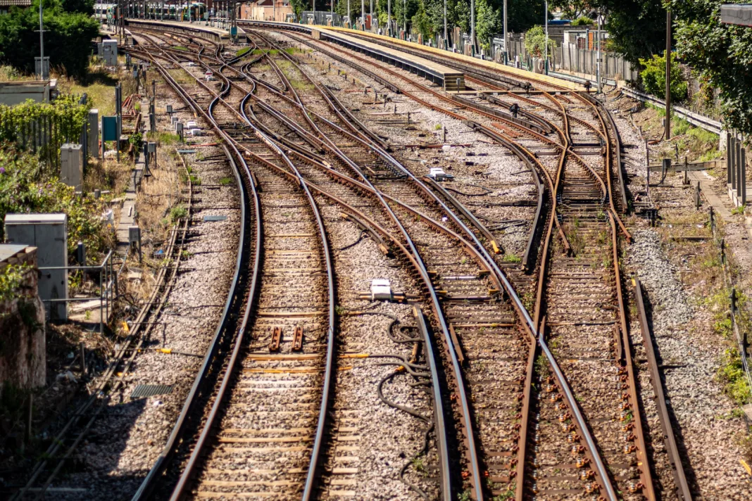 Tren Amtrak: Tres miembros de una familia mueren atropellados
