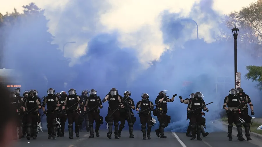 Administración Trump elimina la supervisión a la policía por uso excesivo de fuerza