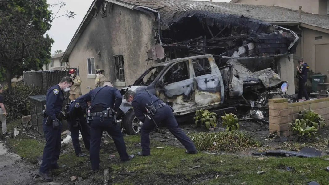 Avioneta se estrella en barrio de San Diego