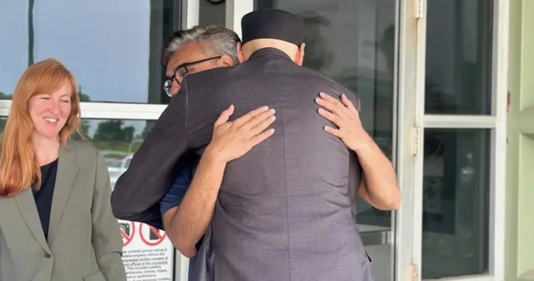 Justicia para Khan Suri: Jueza frena deportación de inmigrante investigador