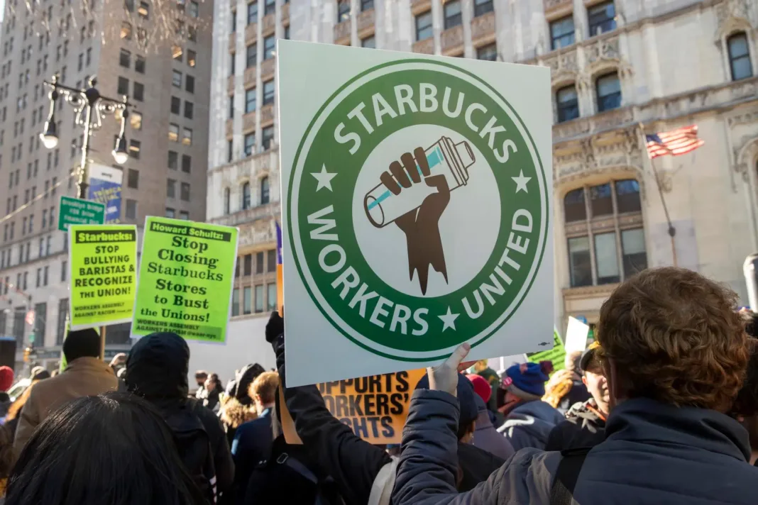 Baristas de Starbucks en huelga