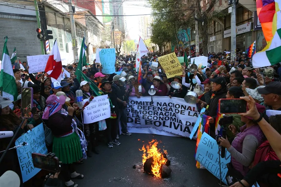 Bolivia detiene a evistas tras protestas por candidatura de Morales