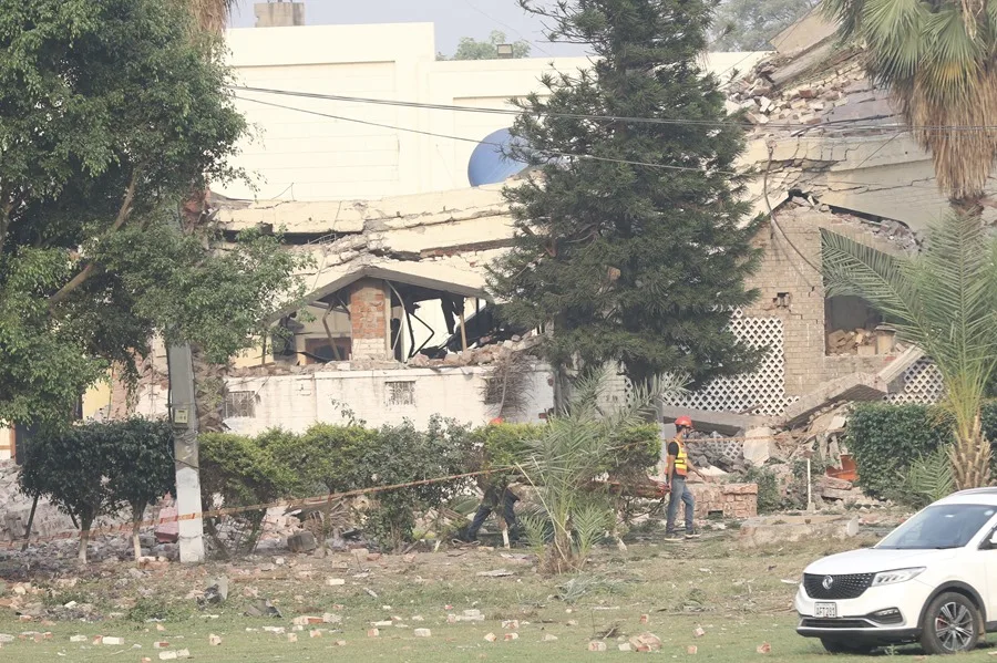 Continúan los ataques entre Pakistán y la India interceptan 25 drones en territorio pakistaní