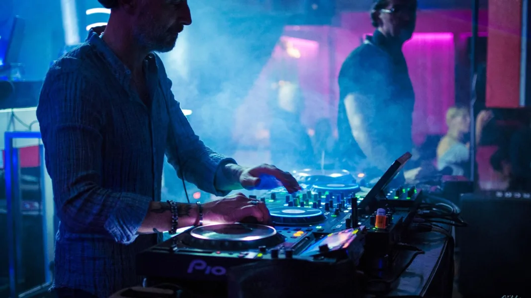 Disfruta tu fin de semana en los mejores clubes de salsa en Detroit