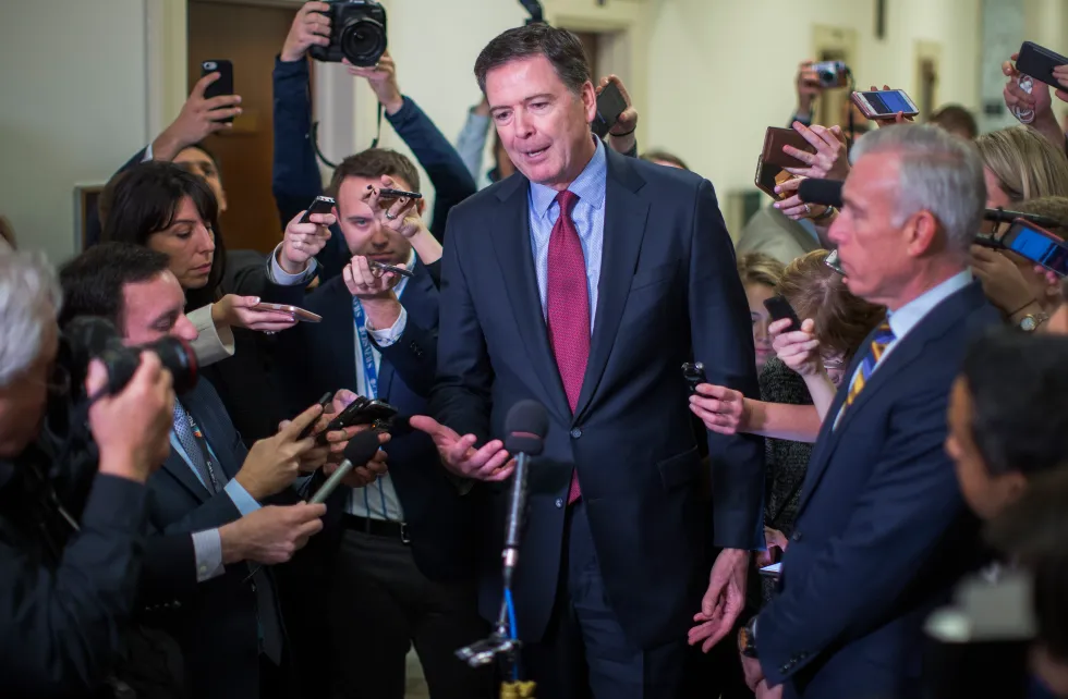 Exjefe del FBI bajo investigación por presunta amenaza a Trump en redes sociales